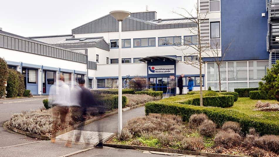 Student activity in front of the BFW Würzburg building entrance.