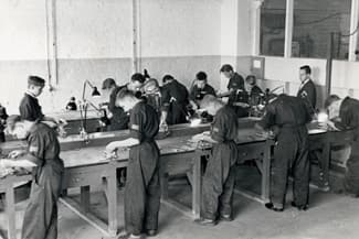 1952 - KONE vocational school teachers and students