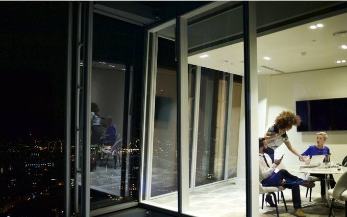 Omistautunut asiantuntijatiimi palveluksessasi